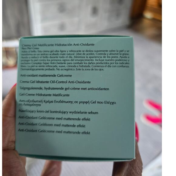 NIB Estee Lauder DayWear Oil-Control Gel Creme Moisturizer-1.7 oz - Picture 3 of 4